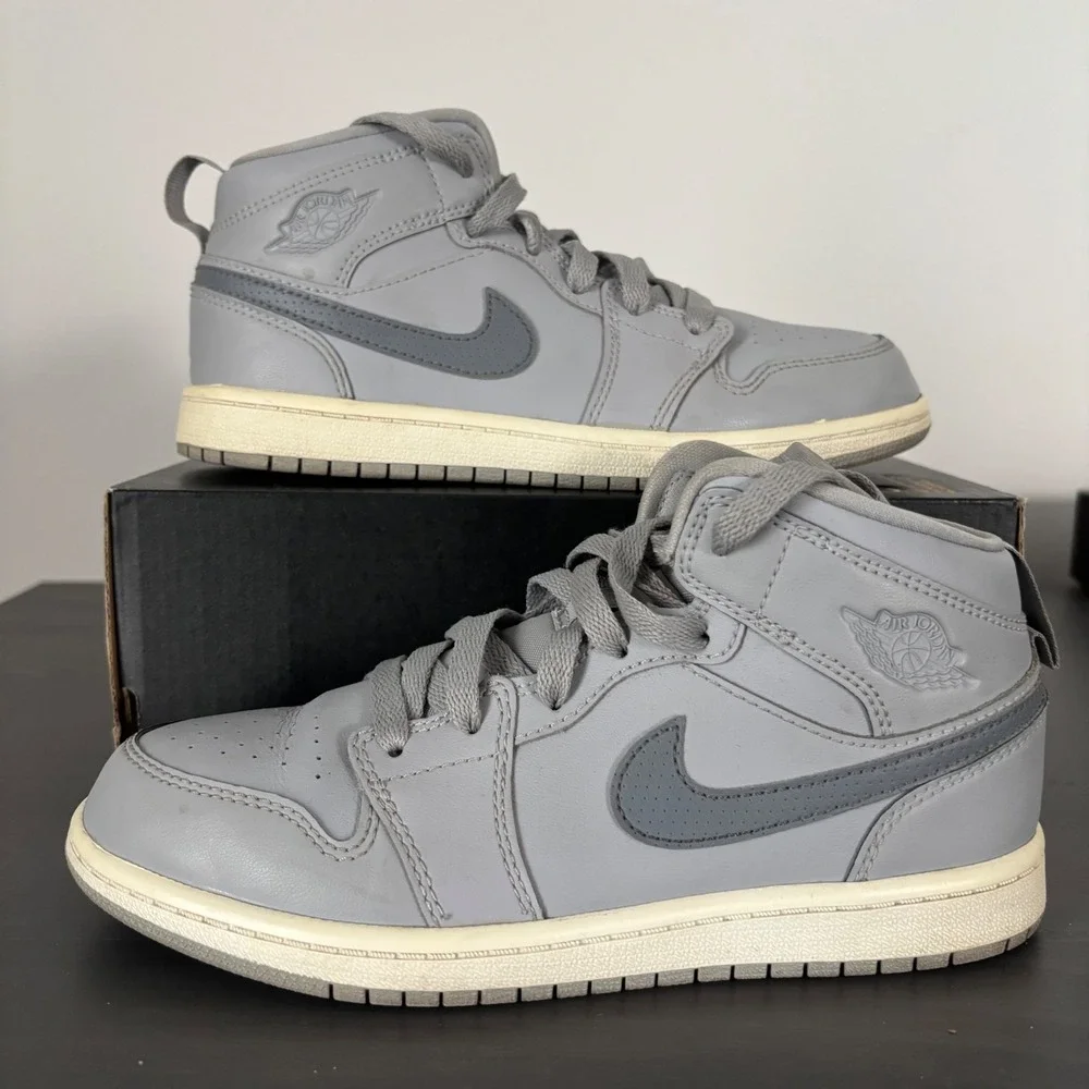 Air Jordan 1 Mid Wolf Grey‎ Aluminum Sneakers Shoes Size 3 Y